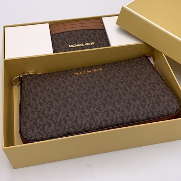 MICHAEL KORS GIFTABLE SHOULDER BAG & CARD HOLDER BOXED SET Brown signature NWT - Picture 4 of 16